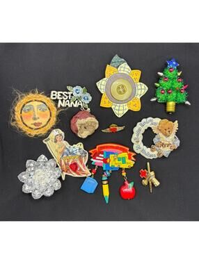 Brooch/ Pin lot